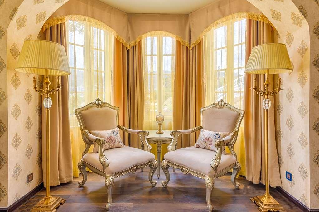 The Westbury Palace Hotel Nuwara Eliya
