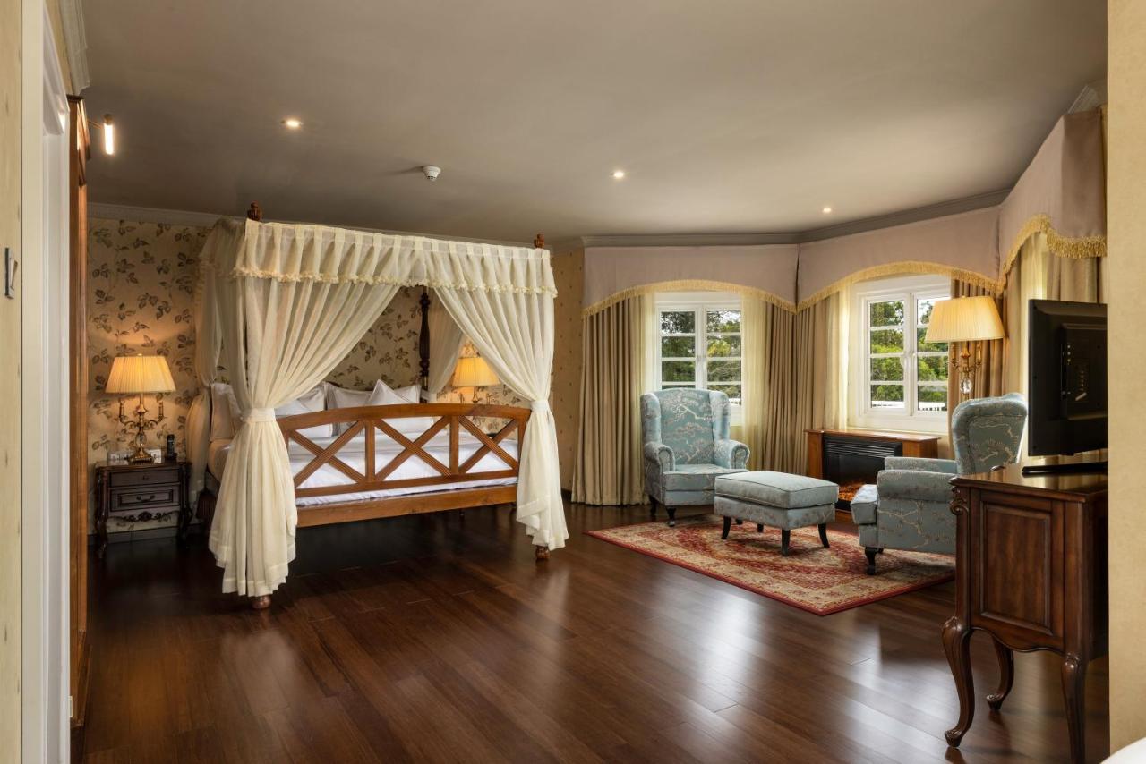 The Westbury Palace Hotel Nuwara Eliya