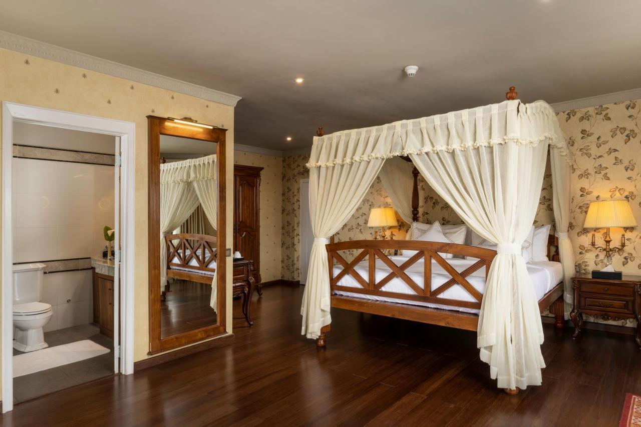 The Westbury Palace 5* Nuwara Eliya