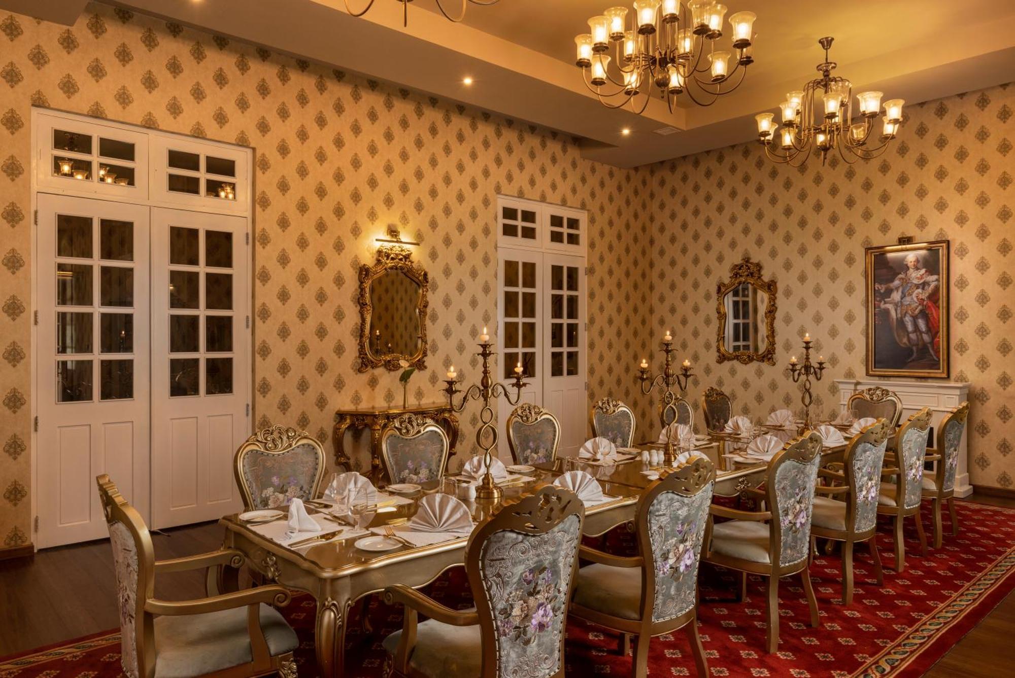 The Westbury Palace Hotel 5*